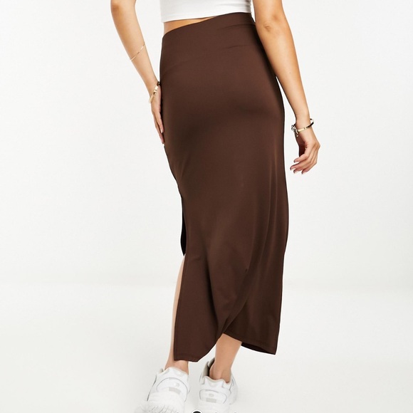 Stradivarius maxi skirt with side split - Picture 3 of 4